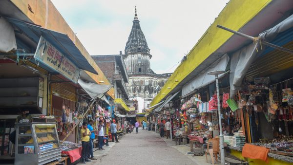 हनुमान गढ़ी के पुजारी ने धमकाया !