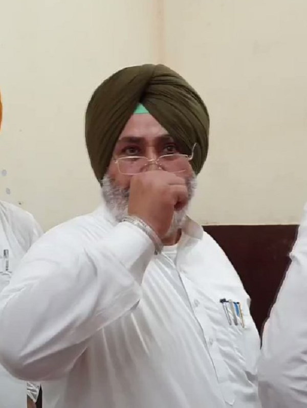 केजरीवाल से मांगी जा रही सफाई