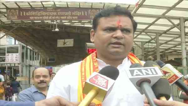 विधान परिषद सभापति के दामाद हैं नार्वेकर