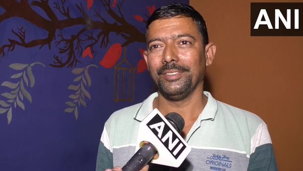 पिता ने कहा - बेटी ने टॉप कर सभी को गौरवान्वित किया पिता ने कहा - बेटी ने टॉप कर सभी को गौरवान्वित किया