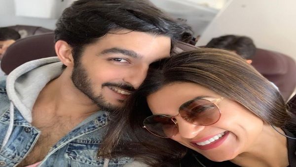 कोई हमें कंप्लीट नहीं करता