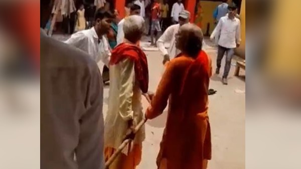 लोगों ने किया बीच बचाव, फिर हुआ मामला शांत