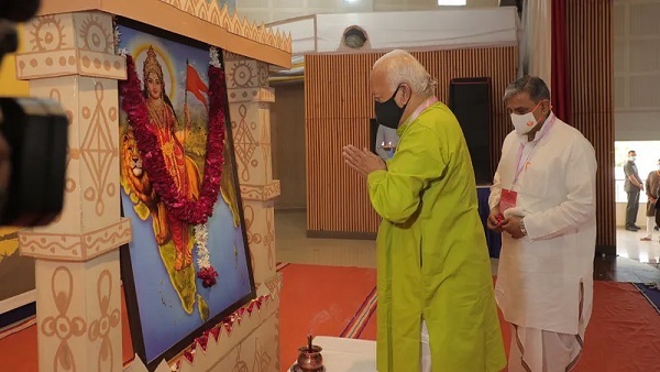 लोगों ने साधा निशाना लोगों ने साधा निशाना