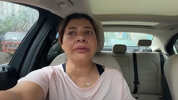 संभावना सेठ वीडियो में हुईं इमोशनल