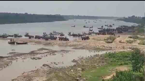 बालू के अवैध खनन का भी वीडियो जारी किया था