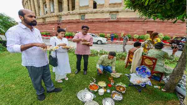 मीडिया में आई थी चिकन तंदूरी परोसे जाने की रिपोर्ट