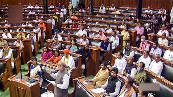 क्या असंसदीय शब्द के प्रयोग के लिए अदालती कार्रवाई हो सकती है ?