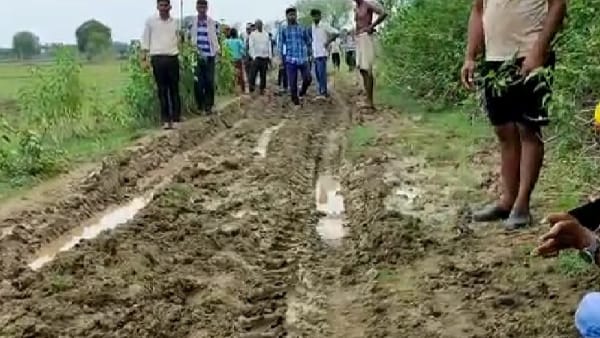 ग्रामीणों ने गांव में नेता को नहीं घुसने दिया