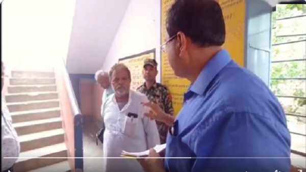 औचक निरीक्षण पर आए थे डीएम