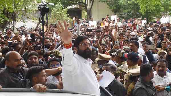 एकनाथ शिंदे के विद्रोह से मात खा चुके उद्धव