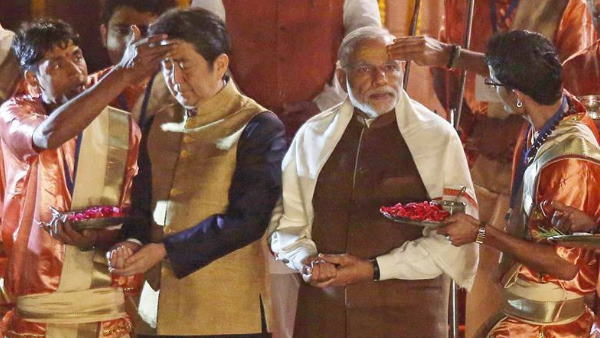 भारतीय संस्‍कृति के रंग में रंगे नजर आए थे शिंजो आबे