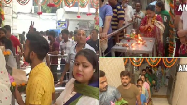 भगवान भोलेनाथ का जलाभिषेक 