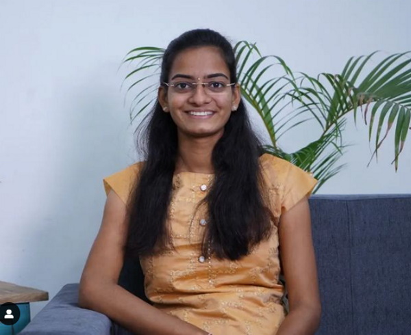 छोटी सी उम्र में सीख लिया बाइक चलाना