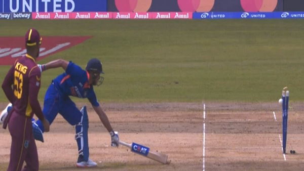 पहले विकेट के लिए हुई शतकीय साझेदारी 