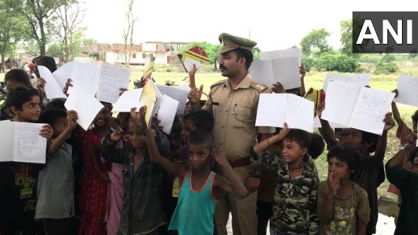 50 से भी ज्यादा बच्चे आते हैं दरोगा रंजीत यादव से पढ़ने