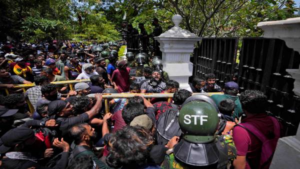 देश को संकट में छोड़ फरार हुए गोटाबाया