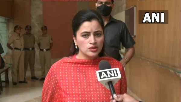 पुलिस ने मामला छिपाया, पत्रकारों को धमकी : सांसद