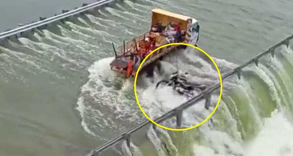 भारी बारिश के कारण उफान पर नदियां भारी बारिश के कारण उफान पर नदियां
