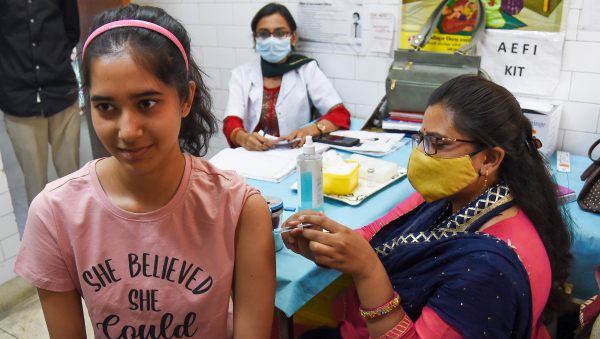 बूस्टर 6 महीने बाद फैसला क्यों