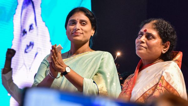 CM की मां ने दुविधा के बीच छोड़ी YSR कांग्रेस