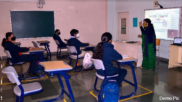 छात्रा का टीचर को मैसेज में करारा जवाब