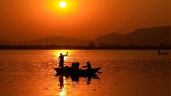 सूर्य पर कैसे पैदा होती है ऊर्जा ?