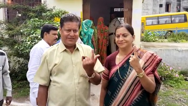 कांग्रेेस प्रत्‍यााशी न‍िध‍ि जैन सुनील जैन 