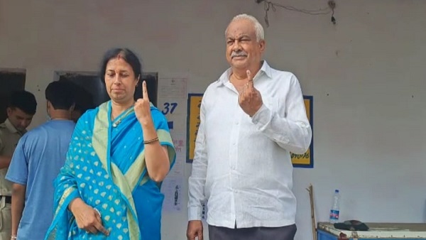 भाजपा प्रत्‍याशी संगीता त‍िवारी 