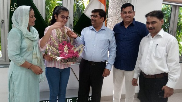 इस बार भी लड़कियों ने मारी बाजी 