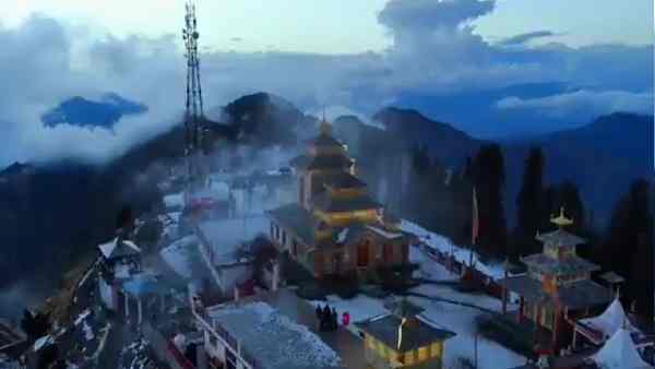 शक्तिपीठ है सुरकंडा देवी मंदिर