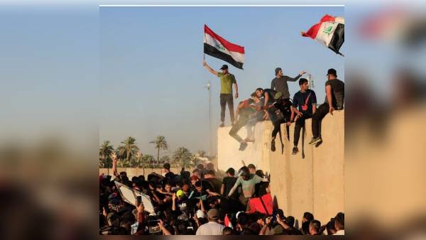 प्रदर्शनकारी चोट के बावजूद बढ़ रहे आगे