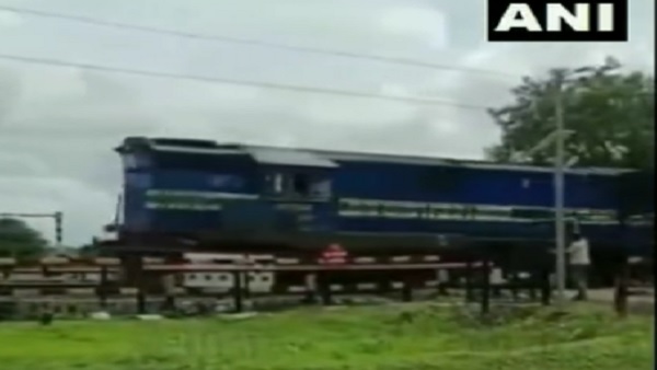 गाड़ियों की थी लंबी कतार