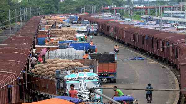 यूपी में नाना-नानी के साथ रहता था बच्चा