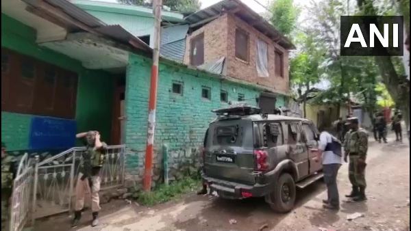 वानीगाम में छिपे थे आतंकी