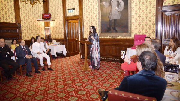 अमृता फडनवीस को अवार्ड