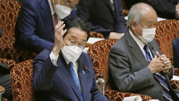 अकेले दम पर चुनाव जीत रही फुमियो किशिदा की पार्टी अकेले दम पर चुनाव जीत रही फुमियो किशिदा की पार्टी