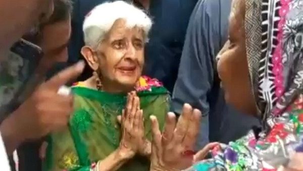 'हमें एक साथ रहना चाहिए'