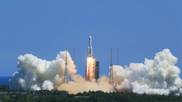 स्वर्ग की खोज में चीन की उड़ान