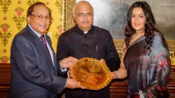 सियासी संकट के बीच मिला अवार्ड