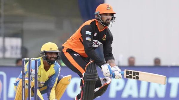 मुरली ने लगाया शानदार शतक 