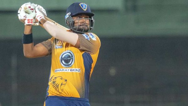 संजय यादव ने भी लगाया शतक 