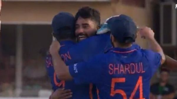 संजू ने लगाई कमाल की डाइव