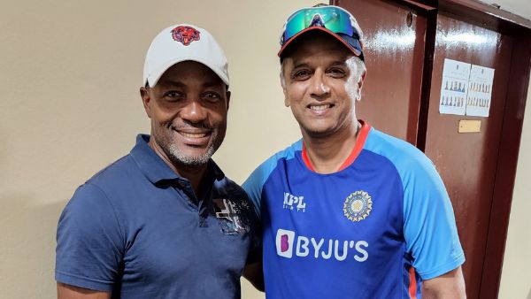 धवन ने गले से लगाया