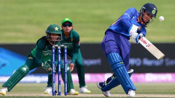 आंकड़ों में किसका पलड़ा भारी