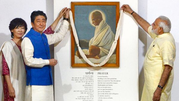 पीएम मोदी के साथ स्पेशल रिश्ता