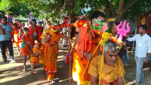 धार्मिक परिवार से आते हैं चंदन धार्मिक परिवार से आते हैं चंदन