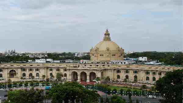 यूपी के 5 एमएलए दूसरे राज्यों में डालेंगे वोट