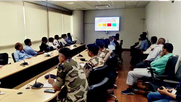 इंटरनेशनल विमान कम होने से कम है खतरा इंटरनेशनल विमान कम होने से कम है खतरा