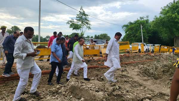 सीडीओ और जल निगम के अधिकारियों शिकायत
