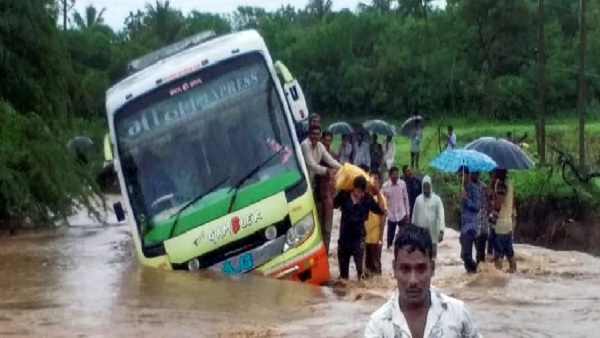 कई जिलों में बाढ़ ने हालात बिगाड़े